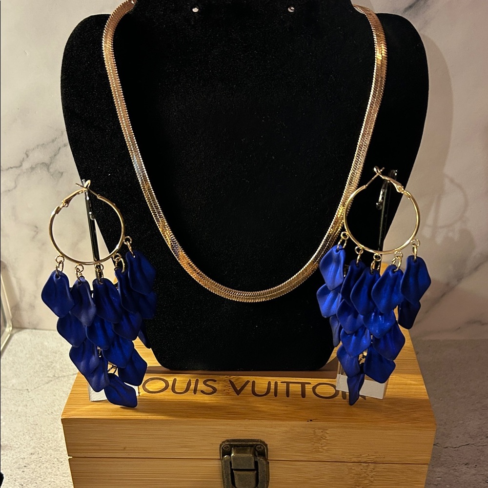 Elegant Gold and Blue Necklace and Earring Set